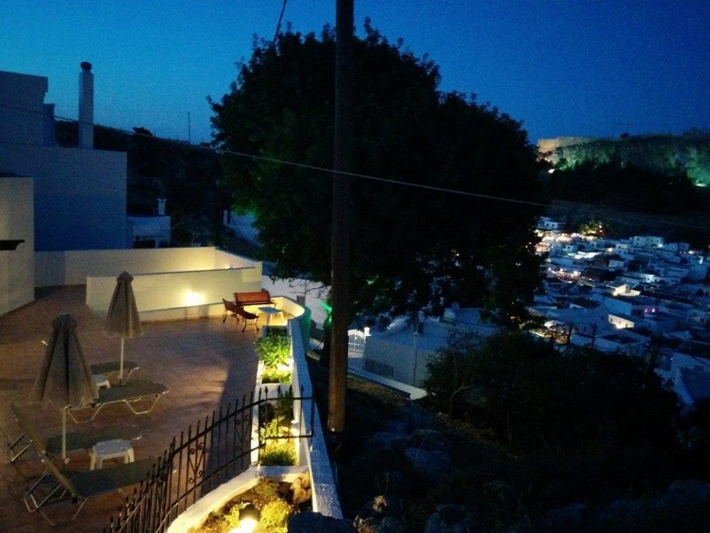 Little Sea View Apartment *