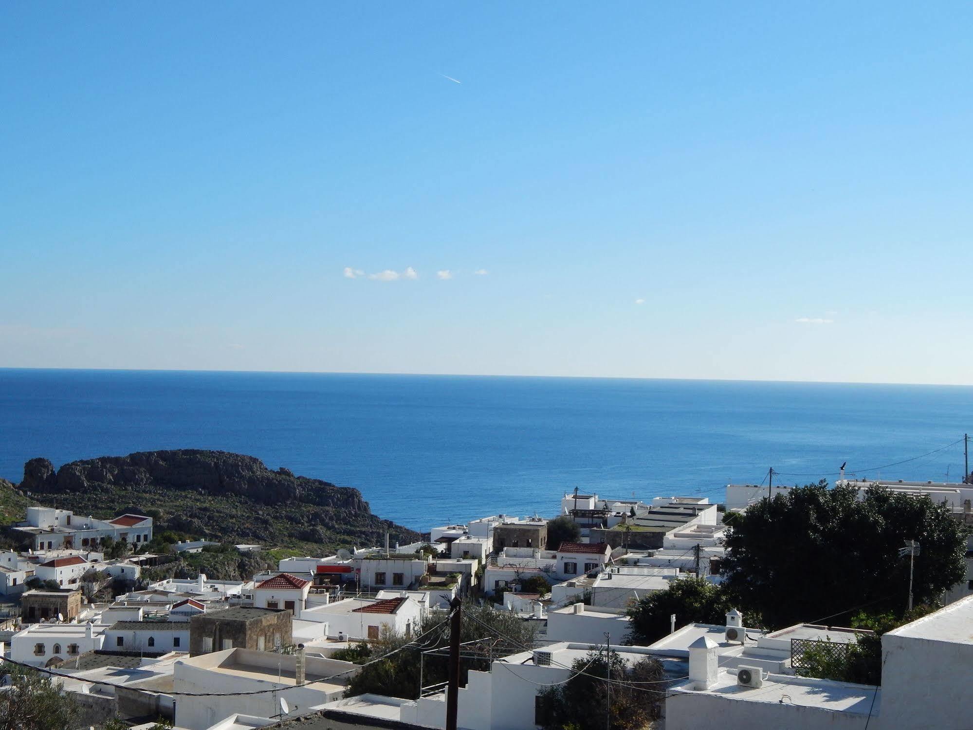 Little Sea View Apartment *